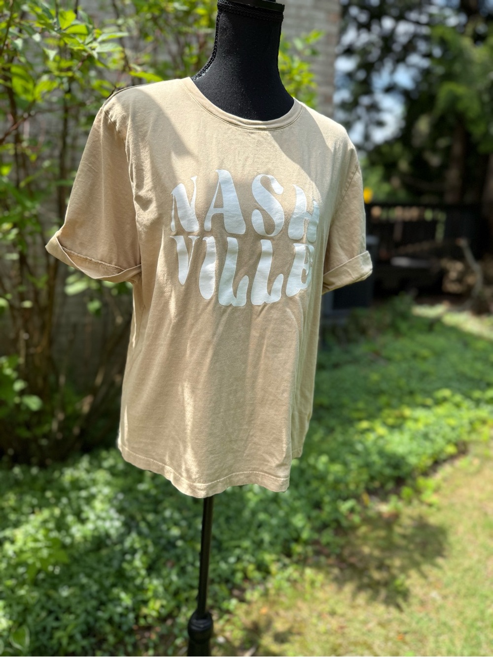 Nashville Graphic Tee - Beige Crew Neck women Shirt size M pre-owned with gift . - Picture 13 of 16